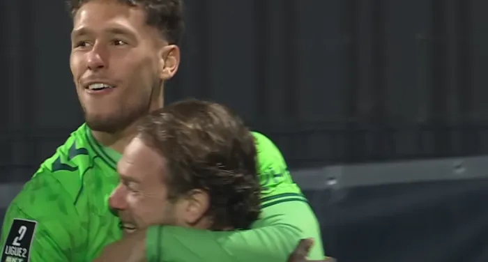 ASSE : la large victoire (3-0) face à Pau propulse les Verts en tête de la ligue 2